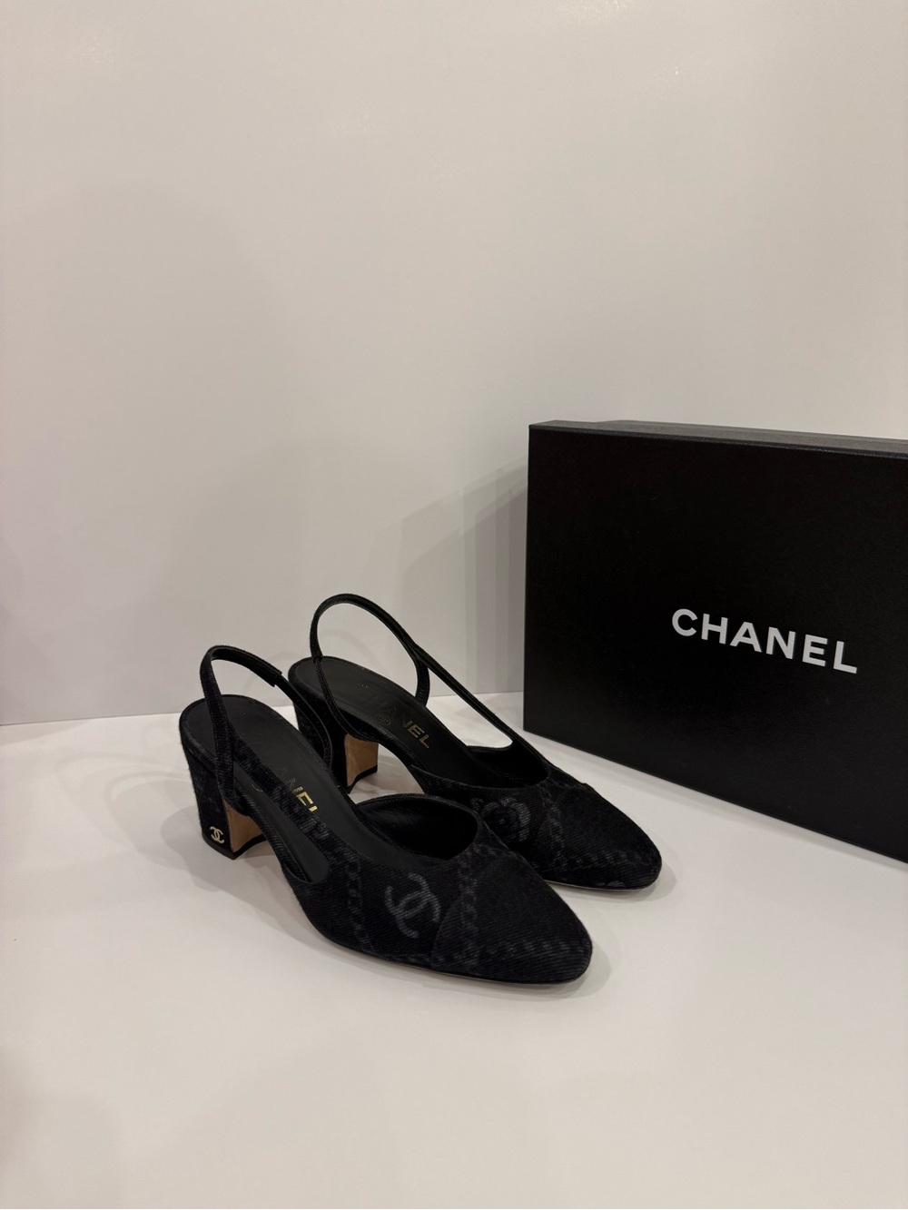 Very RARE CHANEL Gray Black denim Slingback Heels CC logo ! 100% AUTHENTIC